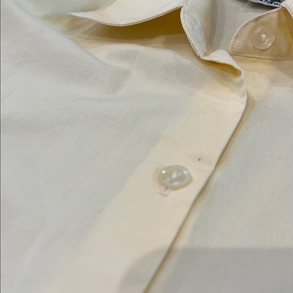Like New 🌻 Lacoste Cotton Twill Button Down Shirt in Pastel Yellow Sz 40 - Picture 7 of 7